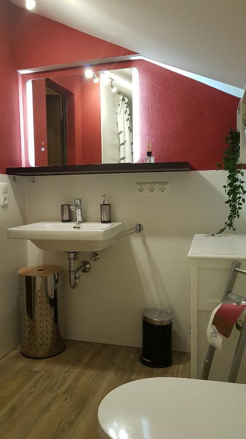 Kleine Gemuetliche Mansardenwohnung Im Suedosten Muenchens Assling Zewnętrze zdjęcie