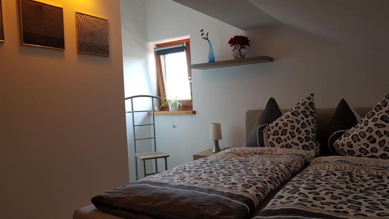 Kleine Gemuetliche Mansardenwohnung Im Suedosten Muenchens Assling Zewnętrze zdjęcie