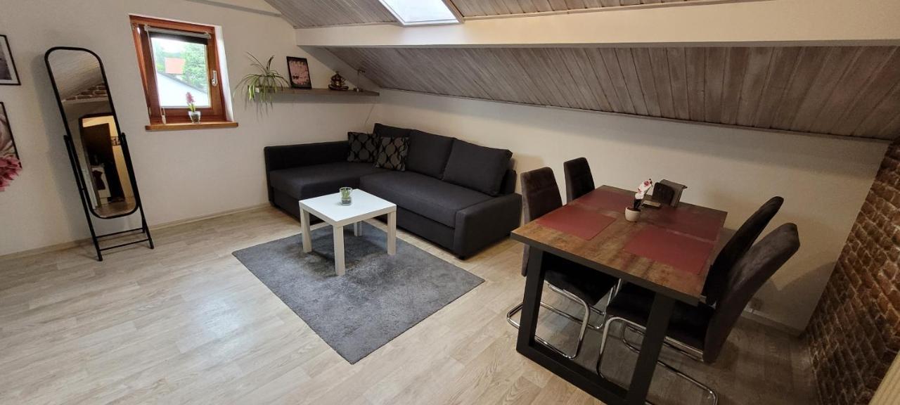 Kleine Gemuetliche Mansardenwohnung Im Suedosten Muenchens Assling Zewnętrze zdjęcie