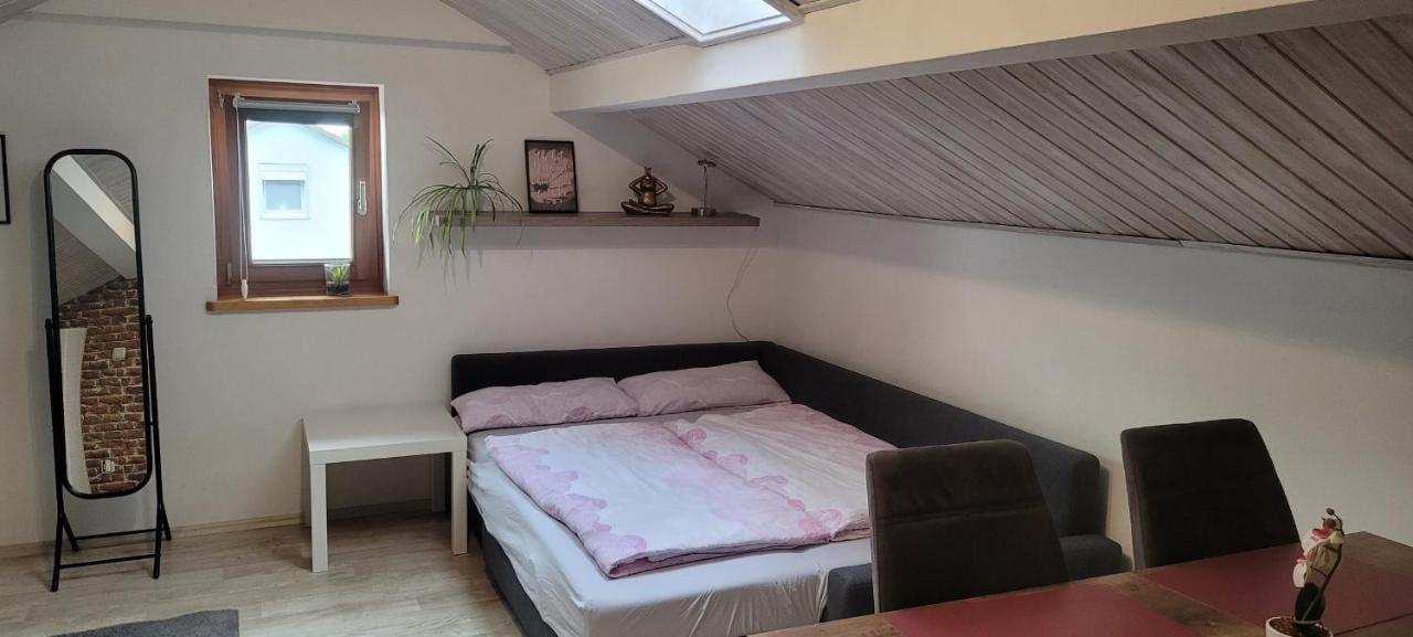 Kleine Gemuetliche Mansardenwohnung Im Suedosten Muenchens Assling Zewnętrze zdjęcie